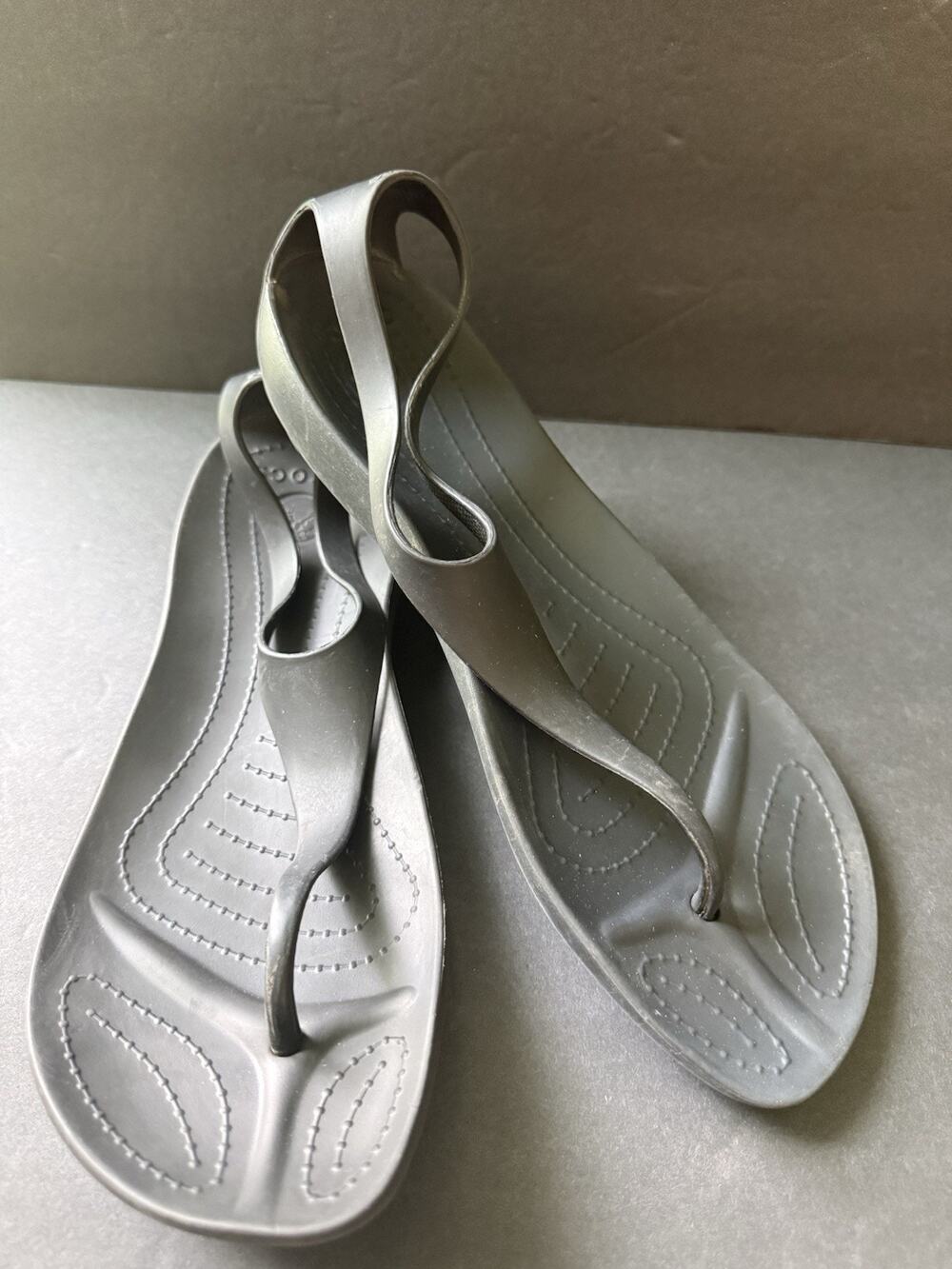 Crocs Women's Size 10 Sexi Flip Black T-Strap Thong Sandals Minimalist Beachy